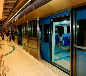 moverse en metro por Dubai